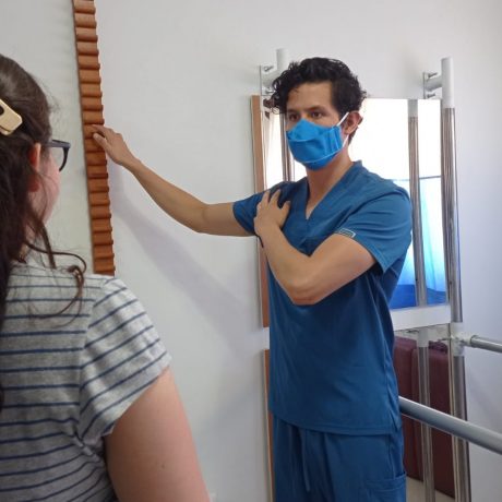 medico deportista en terapia